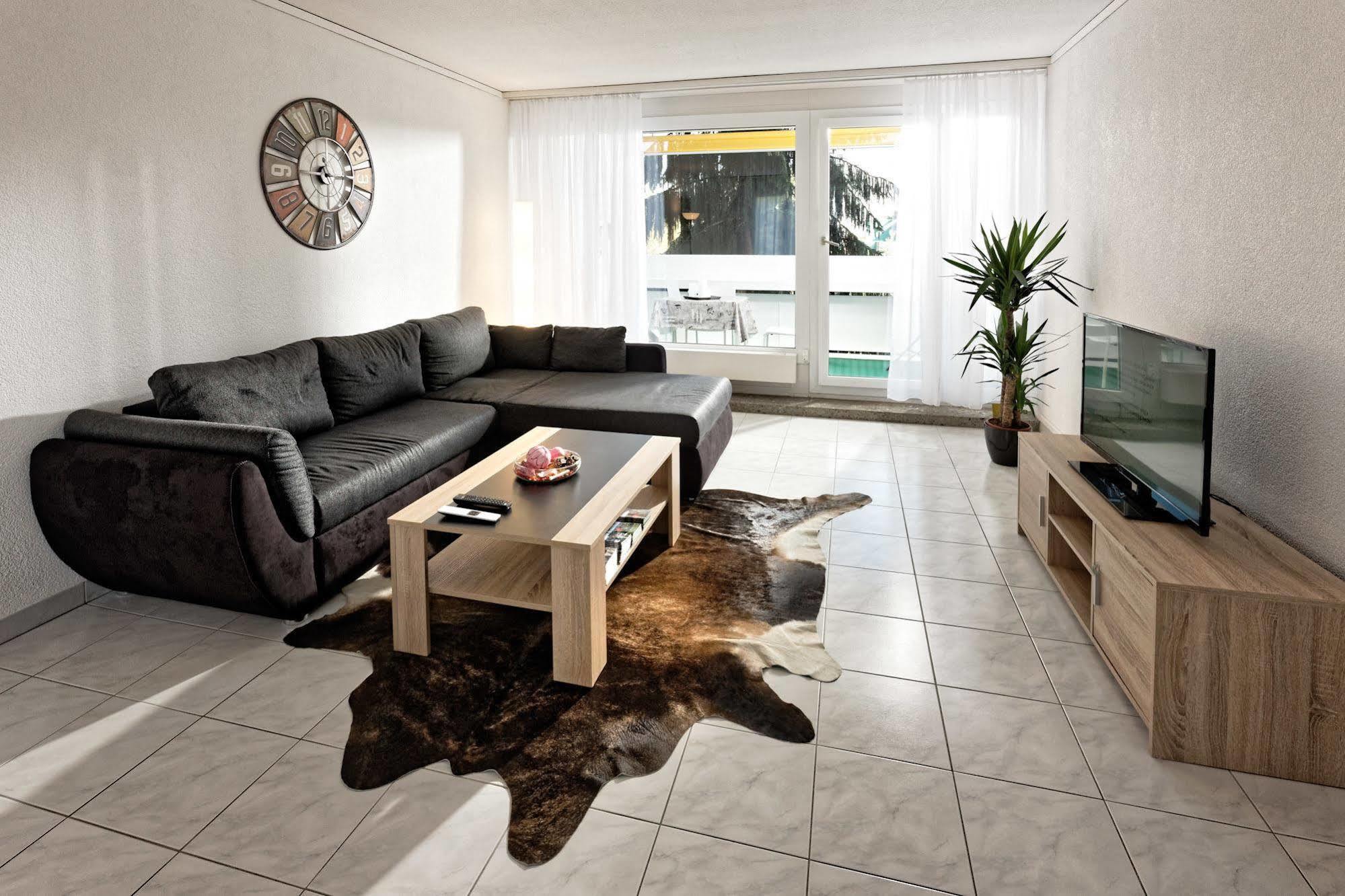 Max Aviation Villa & Apartments Bern Bagian luar foto