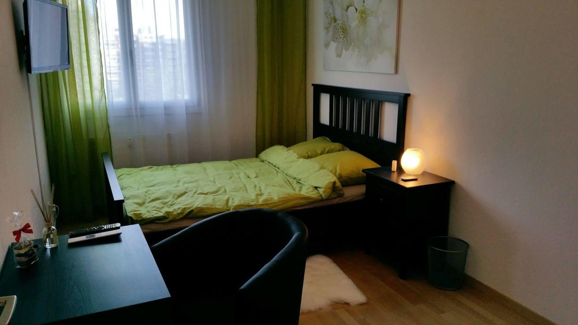 Max Aviation Villa & Apartments Bern Bagian luar foto